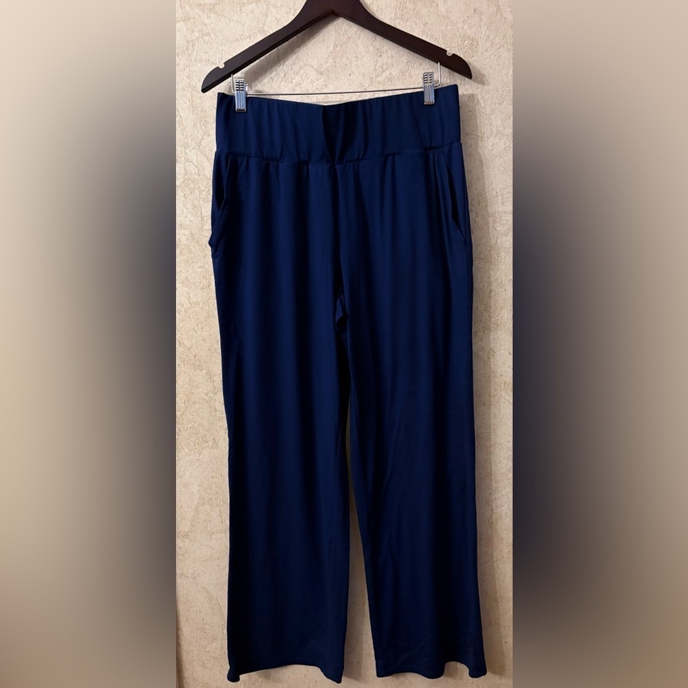 🆕 Elizabeth & Clarke Pullon Wide Leg Pants(Waist 33” (flat)
Rise 14”Inseam 31”)